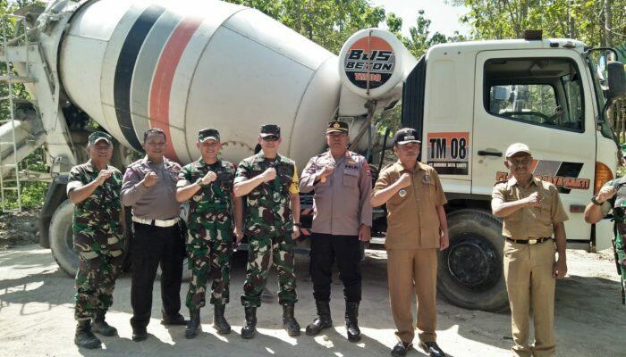 Kapolres Nganjuk Mendukung Program TMMD dengan Membantu Pembuatan Jalan di Desa Bajang