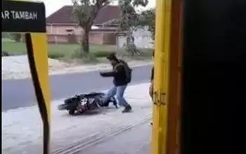 Pemuda Geram! Merusak Motor Matic Karena Impian Trail Tak Terwujud, Begini Faktanya