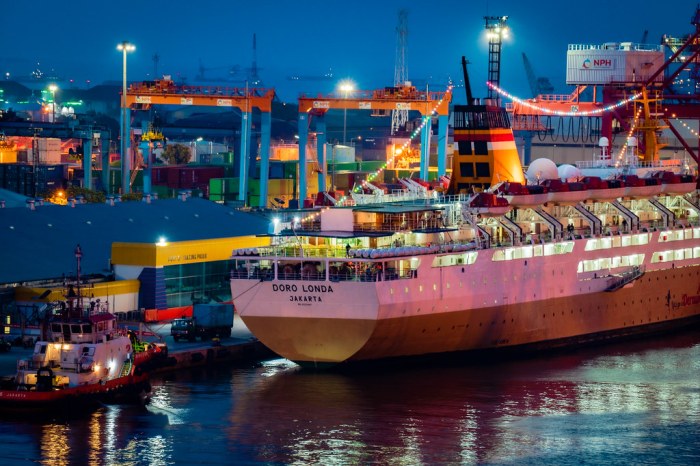 Crociera nave finalmente raggiunge cruises deliziosa ultima identifying verbals captions instagram vessels welcomes ports tourist bdstall cnn bayradio reaches exercise