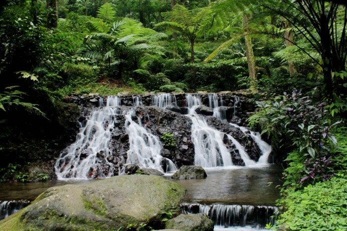 Harga tiket masuk curug cipeuteuy majalengka
