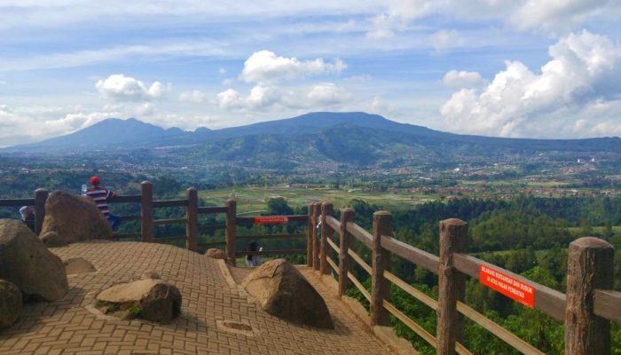 Harga Tiket Tebing Keraton, Panduan Lengkap untuk Petualangan Alam