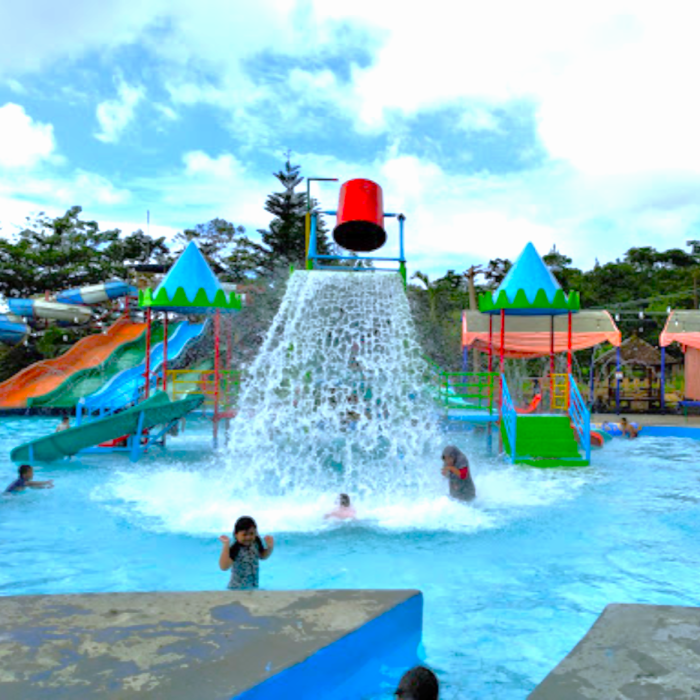 Kuningan berenang wahana