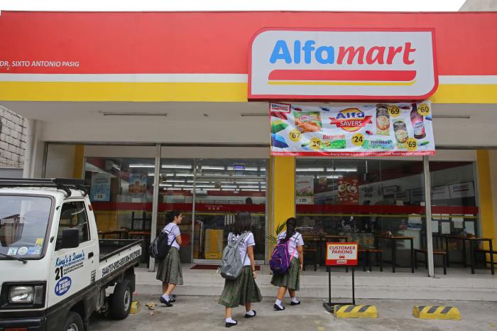 Alfamart franchise susanto waralaba sosok djoko daftar pendiri kaya bergerak alfaria sekarang proposal