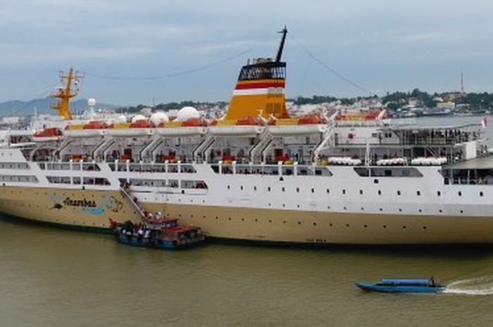 Kapal pelni kelud batam ship