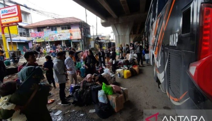 Harga Tiket Bus Harapan Jaya Patas Surabaya-Kediri, Murah dan Nyaman!