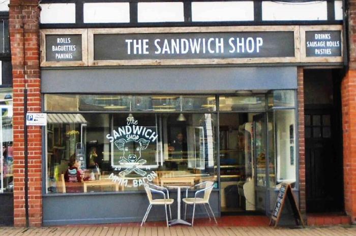 Bagaimana cara menentukan lokasi usaha penjualan sandwich