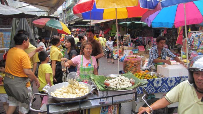 Street vendors vendor sign allowed davaotoday sell pedro amid prohibiting displays within along huge san man his their