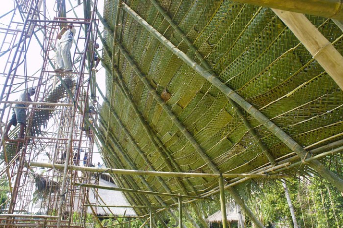 Cara membuat tenda jualan dari bambu