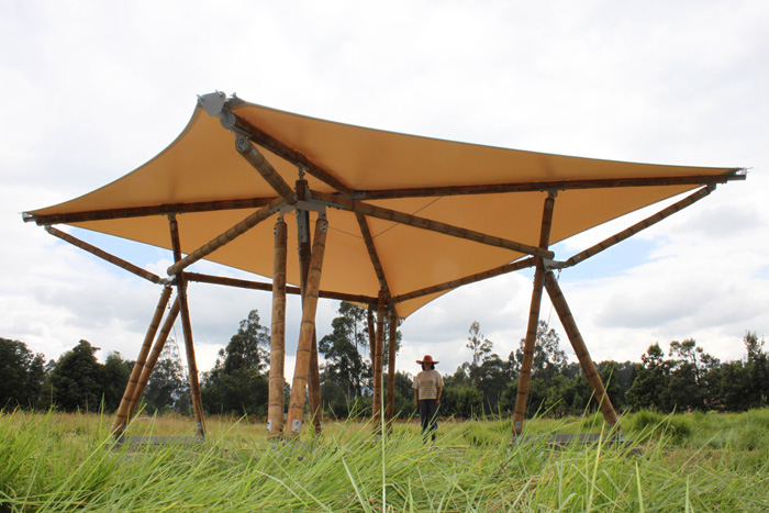 Cara membuat tenda jualan dari bambu