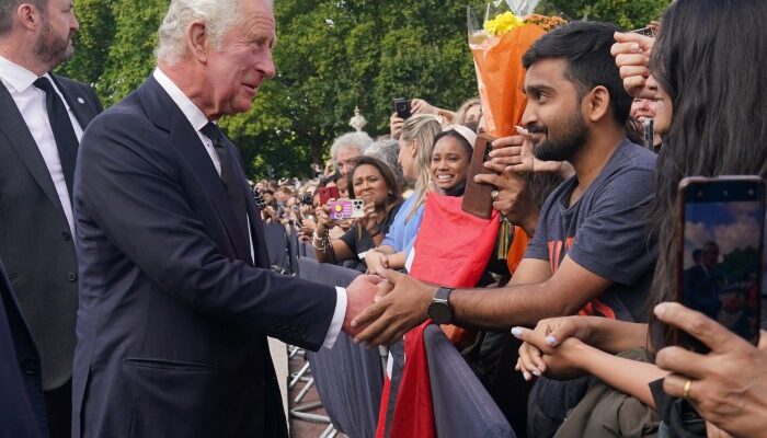 Negara-Negara yang Dipimpin Raja Charles III, Memahami Sistem Monarki Inggris