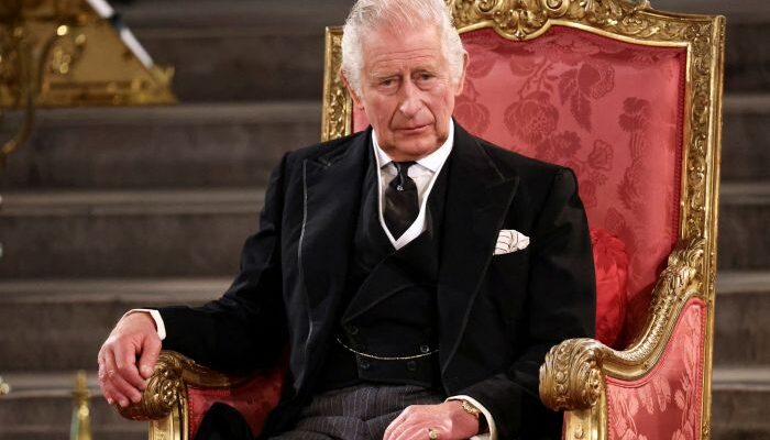 Raja Charles III dan Generasi Penerus, Peran Cucu dalam Kerajaan