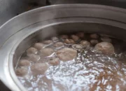Resep Kuah Bakso Ayam Gurih dan Nikmat, Rahasia Bikin Bakso Selezat Restoran dalam 5 Langkah Mudah