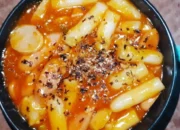 Resep Tteokbokki Tanpa Gochujang, Nikmat dan Mudah Dibuat dengan Bahan Lokal yang Praktis