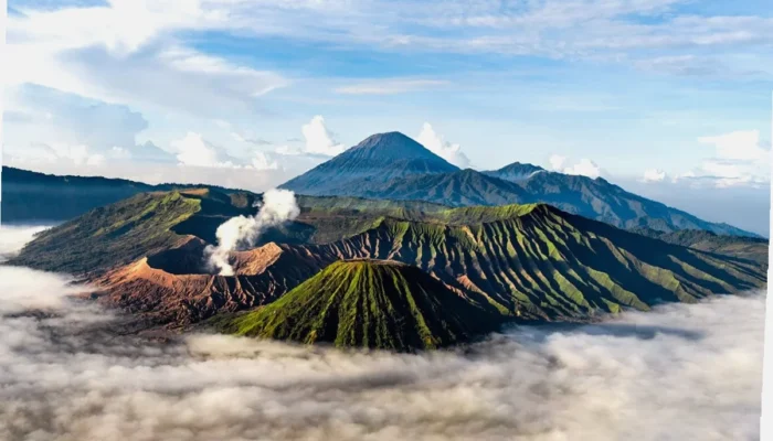 Menaklukkan Puncak Jawa Timur!  Petualangan Gunung Terbaik di Jatim