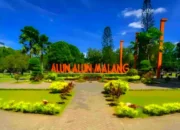 15 tempat wisata di Malang yang lagi hits dan sayang dilewatkan. Cocok untuk liburan keluarga, solo, atau bareng pasangan. Cek sekarang!